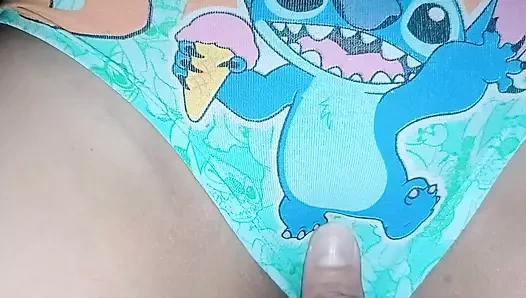 Çarşafların altında – sevimli ıslak latina