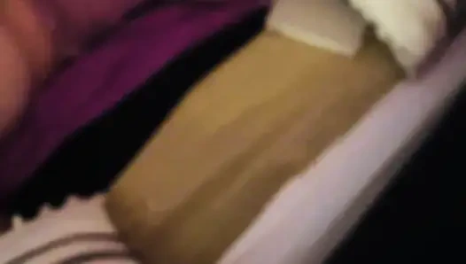 Ateşli ev hanımı kocası işe gittikten sonra iş arkadaşlarıyla aldatıyor