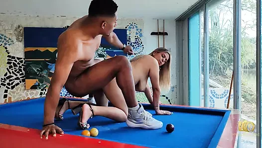 Rioc, Mara'yı üç taraftan sikikleri