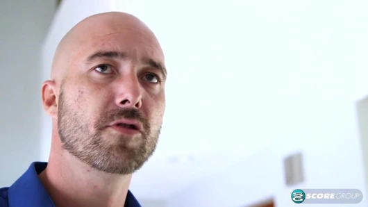 Dünyanın en büyük sütyenli hizmetçisi