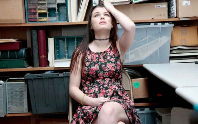 Dolandırıcı piliç yakalandı ve sikildi