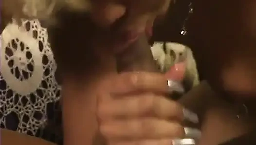 Azgın Velvet Rose amını domaltarak siktiriyor