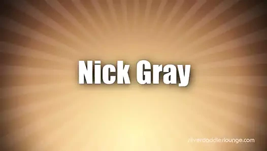 Sikimi sonuna kadar çıkarıyorum ve ona geri gömüyorum