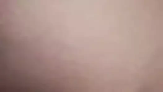 büyük göğüslerimle oynuyorum