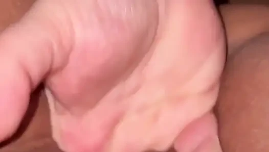 Üvey babam beni orgazm ediyor ve fışkırtıyor