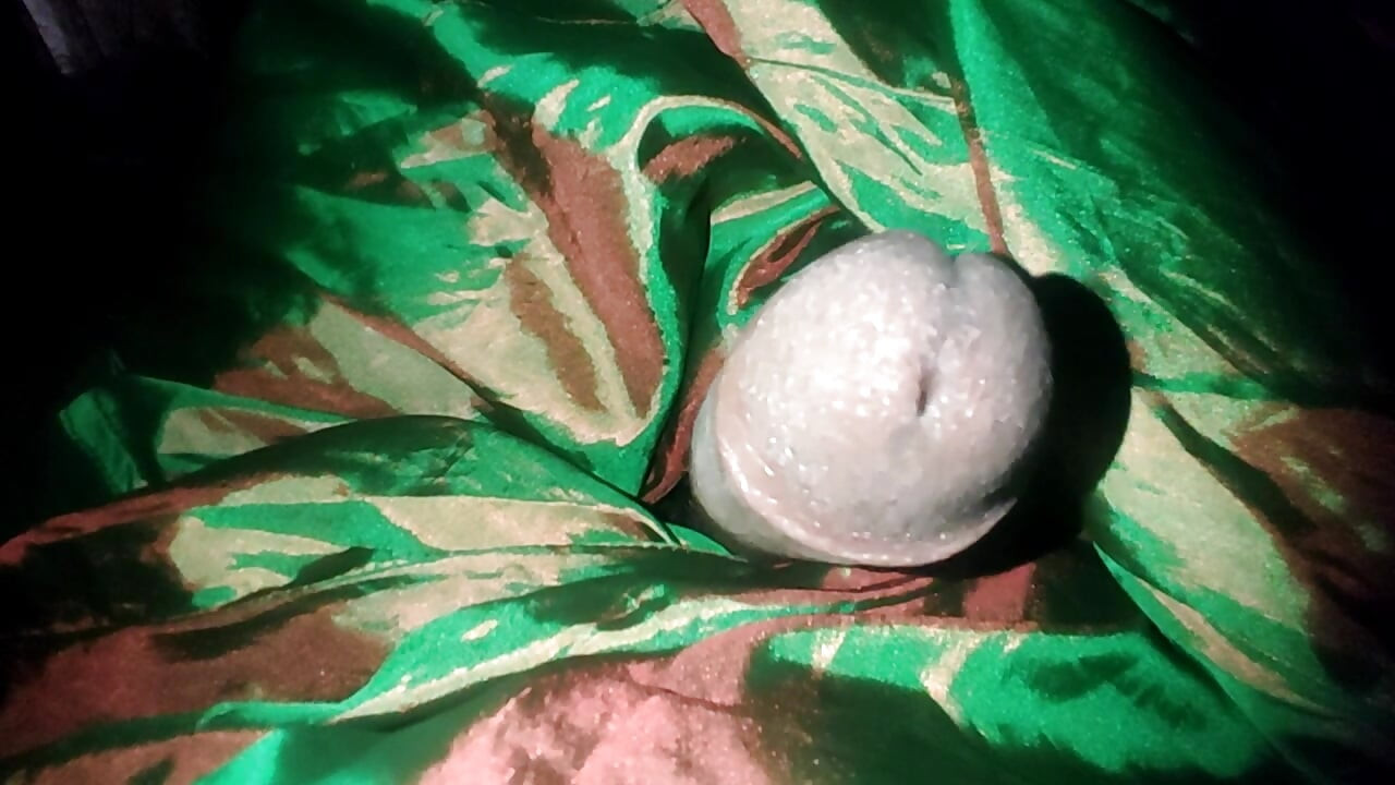 Saten ipek mastürbasyon pornosu - kız arkadaş saten çift tonlu elbise mastürbasyonu (147)