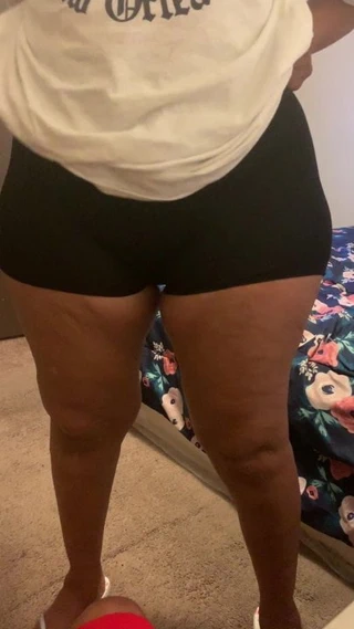 Büyük ganimet gösteren kapalı phat kedi