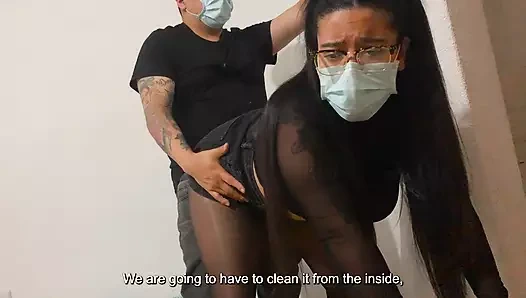 Çok kısa etekle dışarı çıkmaya çalışın. Dışarı çıkmak için üvey babamla birlikte olmak zorunda kaldım