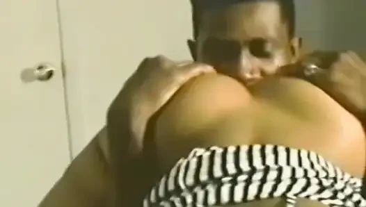 Azgın zenci hatun büyük bir zenci yarağı alıyor