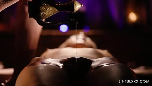 Beni doğru yerlere sür! Sinfulxxx için Kubera Fortuna ve Steve Q ile şehvetli yağlı masaj