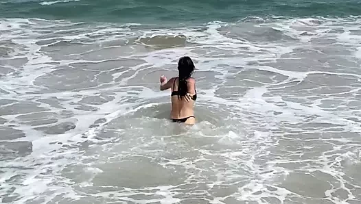 Ben- maskeli genç kız yarak emiyor, yüzüne sperm boşalıyor, deniz manzaralı oda, bakış açısı sakso boşalması