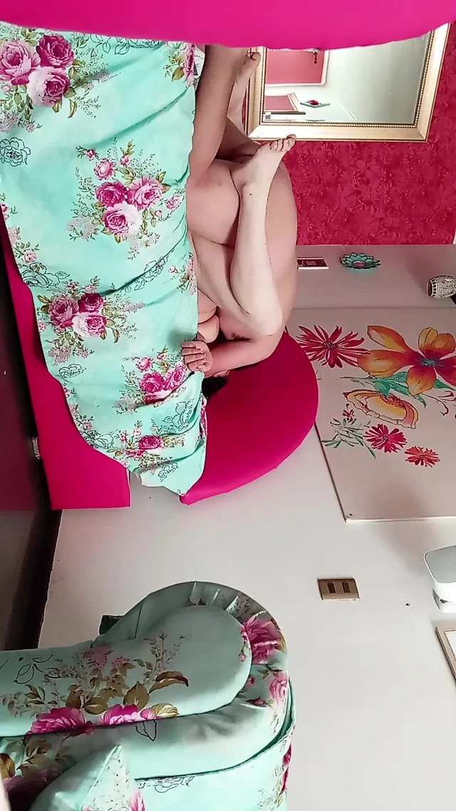Güzel karımla sevişiyorum