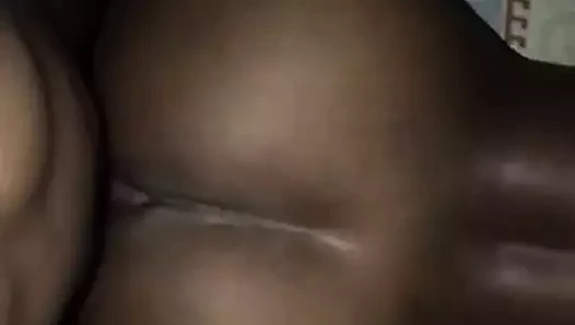 Benim kalın abanoz kızımı sikiyor!