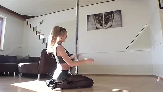 Sert anal yıkım - elena lux