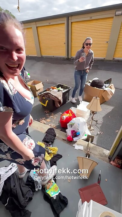 Storage unit auction ends in public FFM quickie
