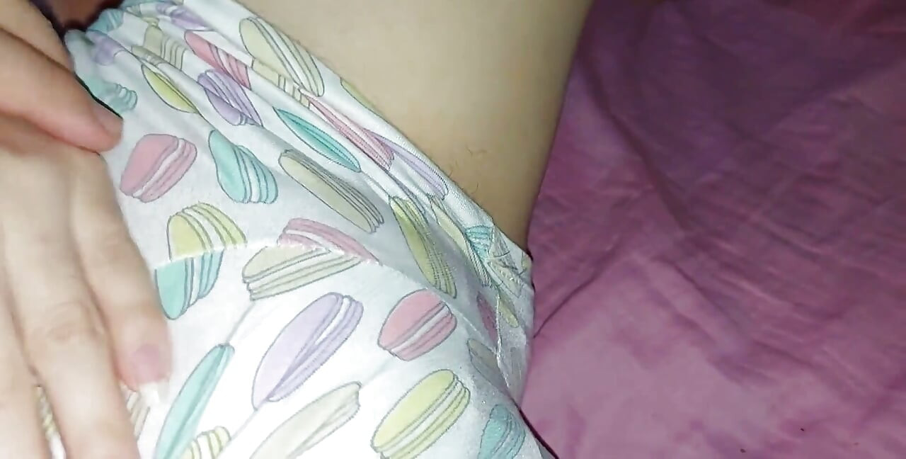 Üvey baldızımın tatlı amına mastürbasyon yapıyor