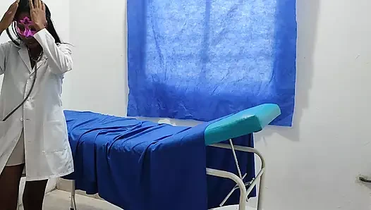 Gerçek hemşire pornosu!! Hintli kadın hastayı almadan önce şehvetli bir şekilde kendine dokunuyor
