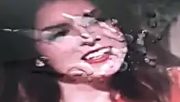 Anna Kendrick boşalıyor