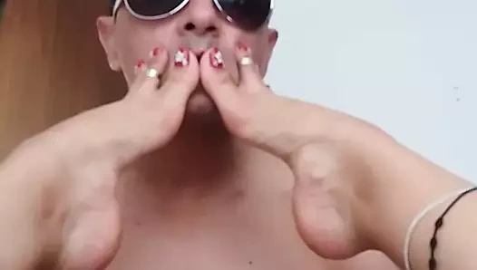 eşimin ayaklarını sevmek