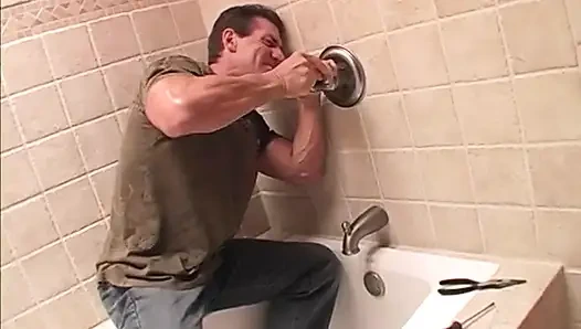 Büyük kavunlu sarışın orta yaşlı seksi kadın ateşli sikişten sonra döl yiyor