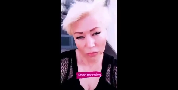 Güzel olgun evli Moskovalı bayanın en seksi kaygan amıyla sert oyunlar.!. ))