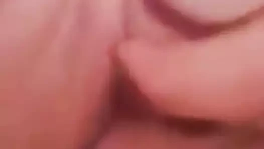 Ben theia leei thelei na ton exei synexeia mesa tis