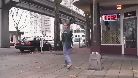 Sevimli minyon saf kıllı kız utangaç solo