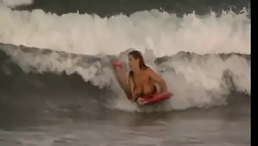 Tropik ada açık seks için bu güzel sarışın için büyük bir ganimet ile