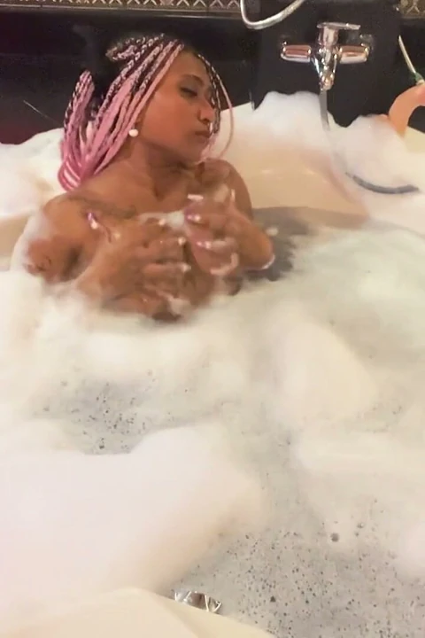 Jakuzide dildo sikişi