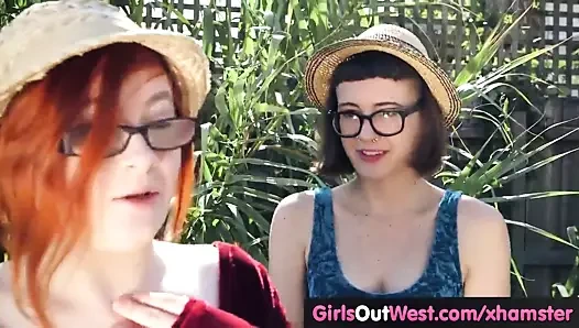 kıllı lezbiyen göt ve amcık yaladı açık havada