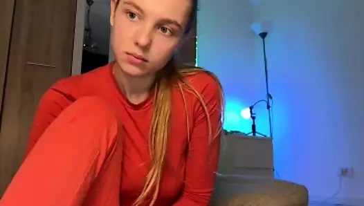 Seksi amatör öğretmen onu sıkı ve ıslak okşuyor