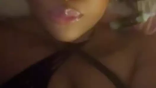 Kalın bir tanrıçanın seksi ve baştan çıkarıcı tacizi! sadece düzgün vücutlu ve lezzetli