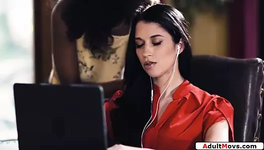 Büyük memeler abanoz yalıyor onu gfs kedi sırasında bir konferans görüşmesi