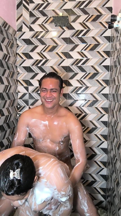 Domaltmalı kovboy kızda ağıza boşalma banyo sahnesi sikişi | Klip 3