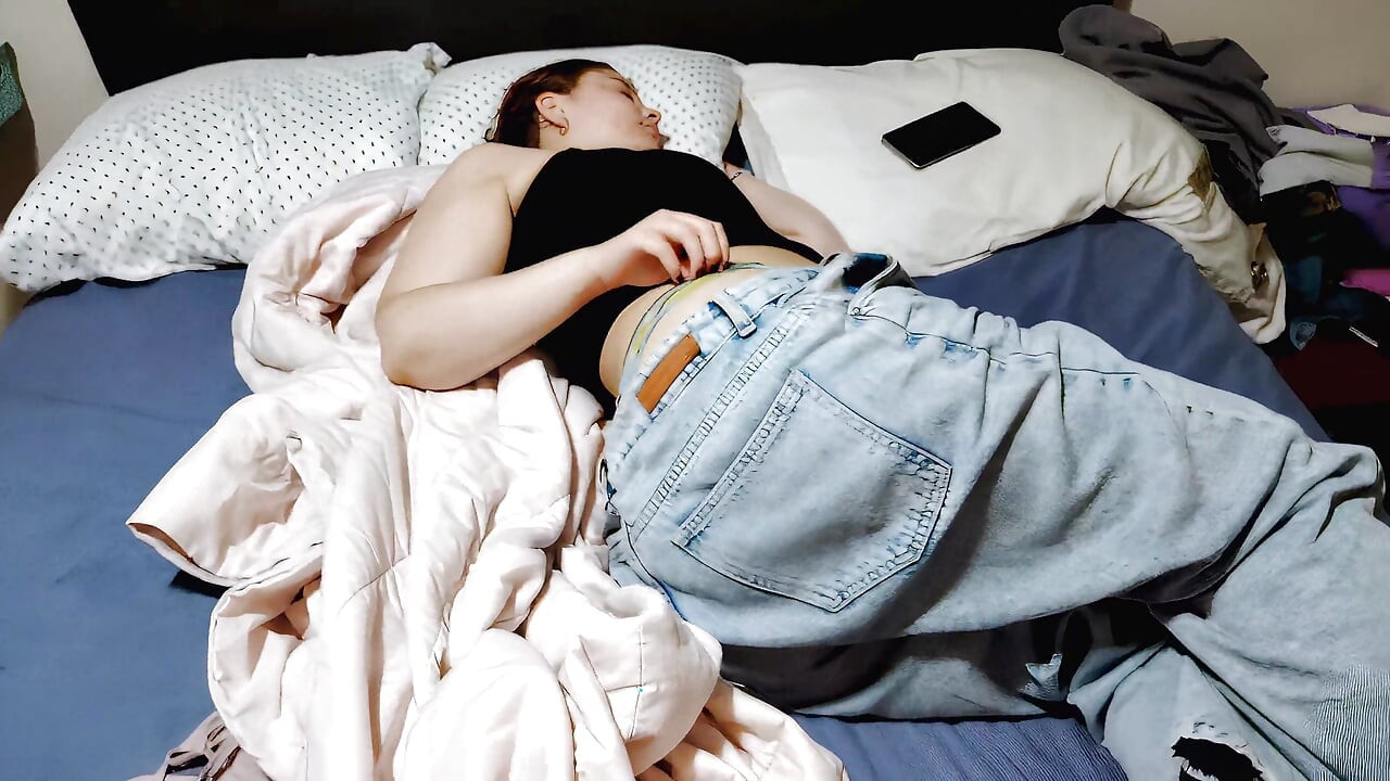 Nicole's Soft Belly and Fat Booty Reveal & Tease