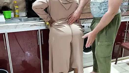 Mısırlı sharmota mutfakta amını ıslatıyor Arap büyük kadın