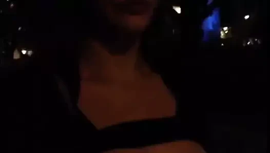 üstsüz kamu yürüyüş