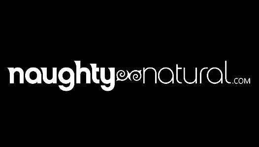 NAUGHTYNATURAL - Hårete amatør Freya Mars XXX Utendørs Hage Solo Tease