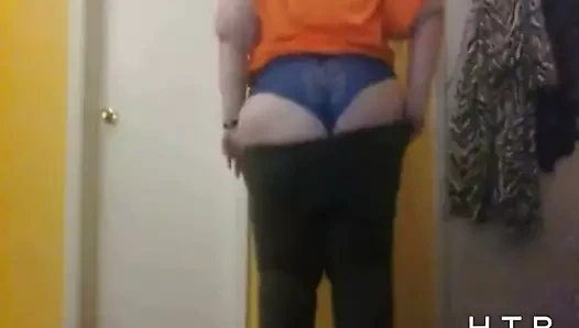 İri güzel kadın götünü sallıyor h.t.b.