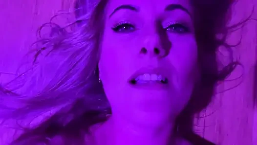 Senin için boşalırken gözlerime bak