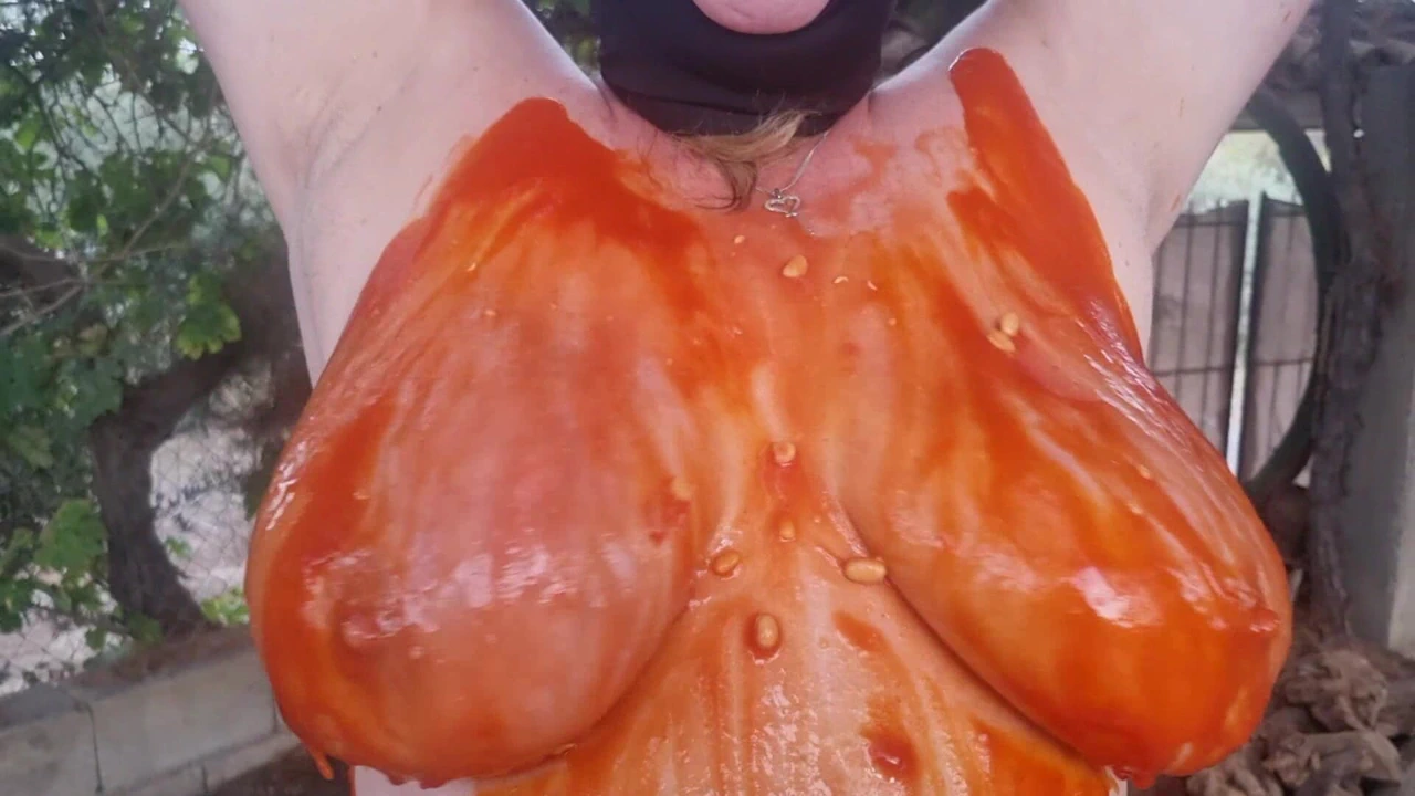 Julie cunningham sploshing - sarılan göğüslerimin kısa yavaşlayan klibi kenardan yana yavaşça sallanıyor. Dölleme