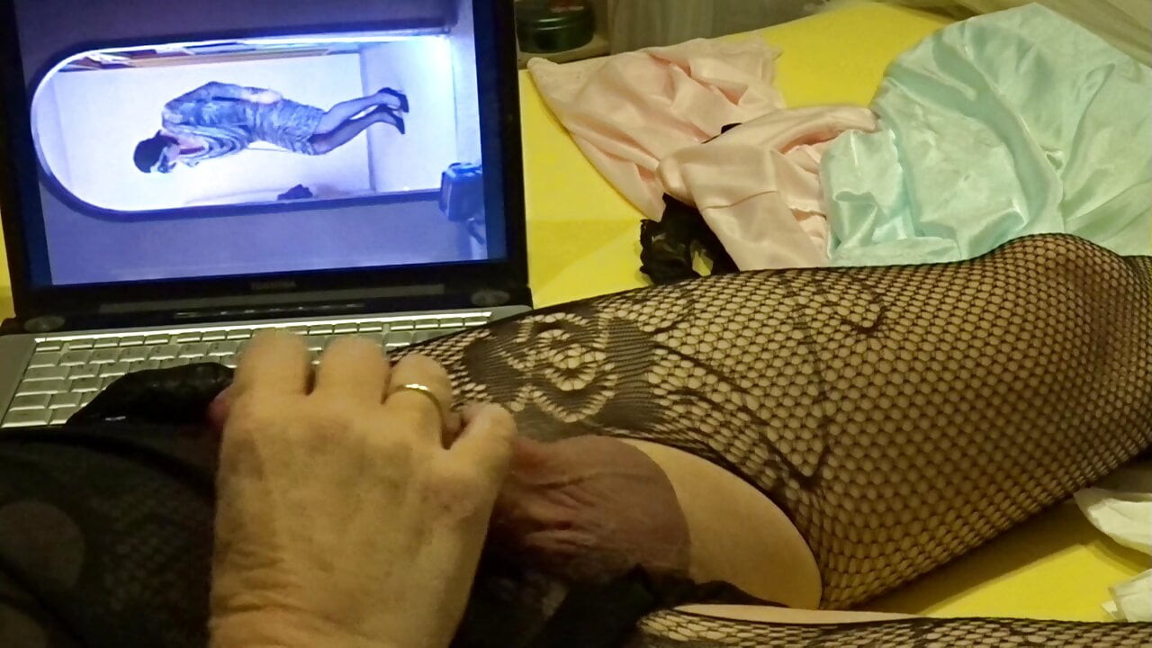 Julian069 aşk crossdress ve boşalmak