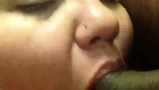 danielle chupando o pau do namorado dela traindo com marido