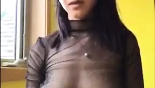 Hintli büyük memeli yoga