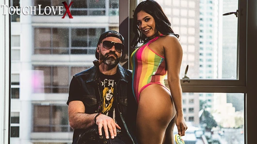 Toughlovex – latin seksi serena santos ile üçüncü tekerlek