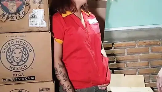 Patronunu bodrumda kasiyer olarak satın al