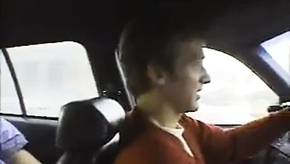 Amerikan düz rastgele tatlım bir handjob alır