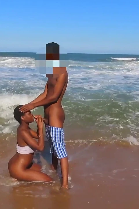 Plajda oral seks