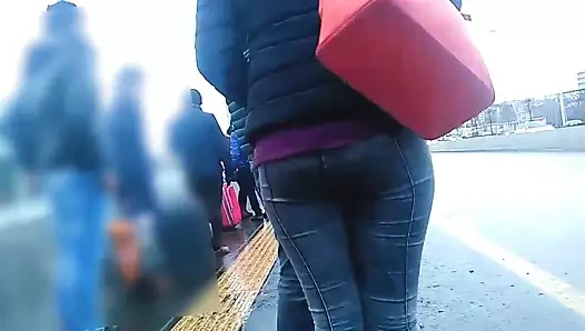 Sokakta kızların götü 8