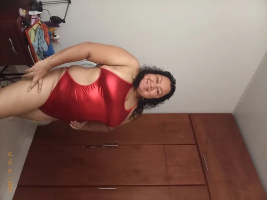 Hiyunamei mayo içinde seksi hissetmeyi seviyor